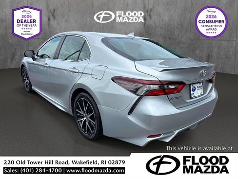 Used 2022 Toyota Camry SE AWD/4WD image 3