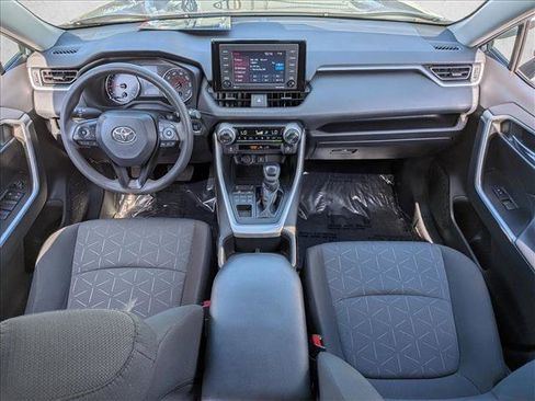 Used 2022 Toyota RAV4 XLE image 18