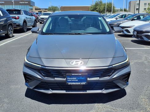 Certified 2024 Hyundai Elantra Limited FWD image 8