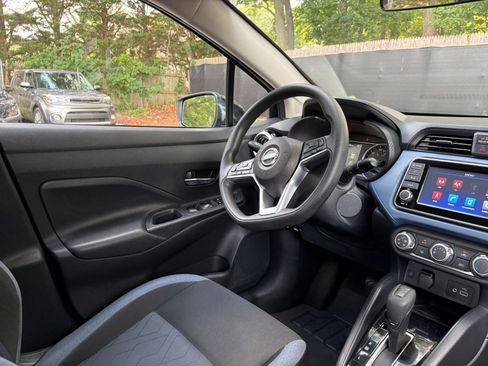 Used 2025 Nissan Versa SV FWD image 32