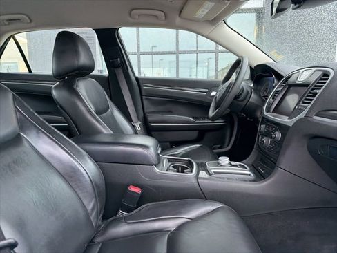 Used 2022 Chrysler 300 Touring L AWD/4WD image 10