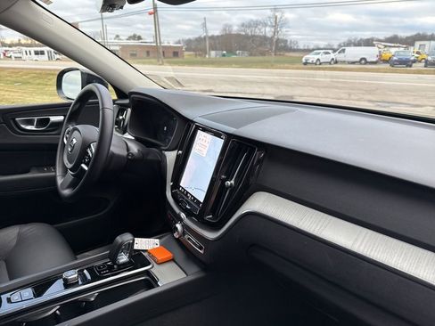 Used 2025 Volvo XC60 B5 Plus image 37