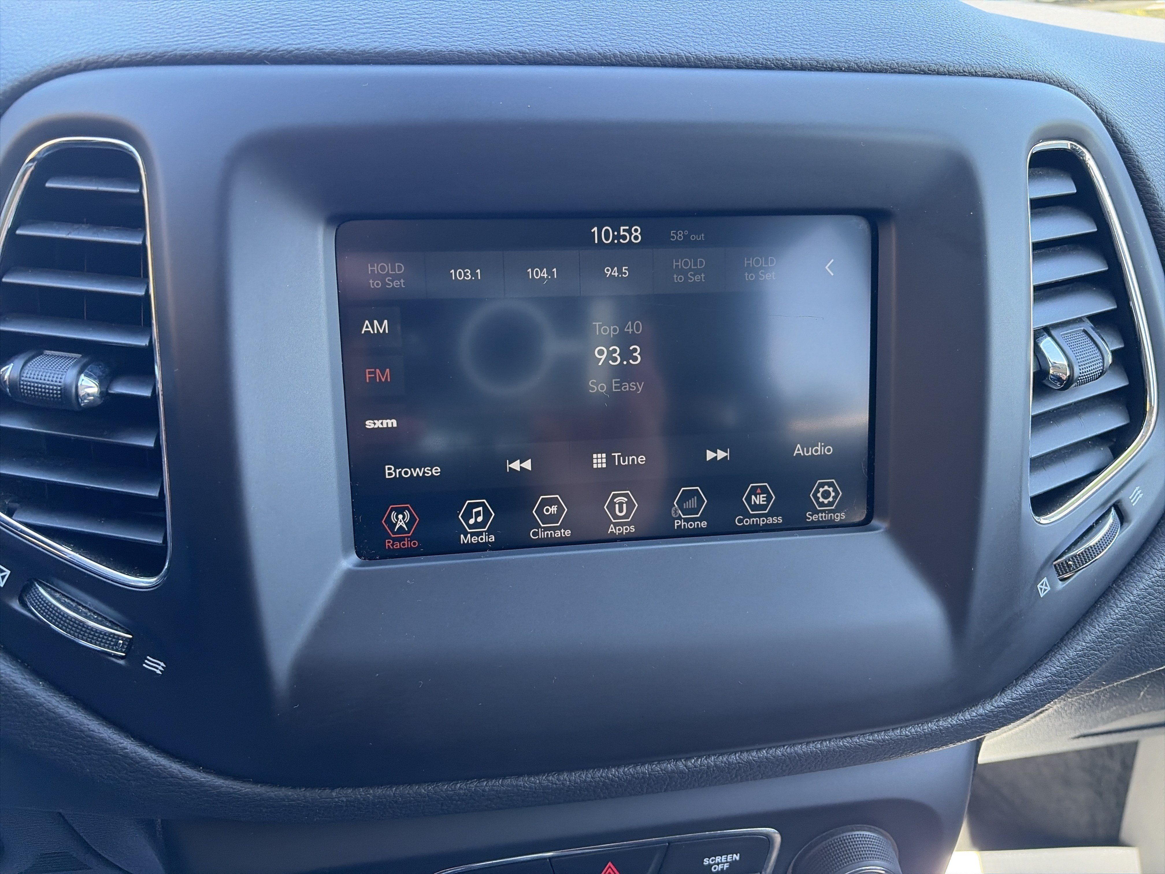 Used 2018 Jeep Compass Latitude w/ Popular Equipment Group AWD/4WD image 25