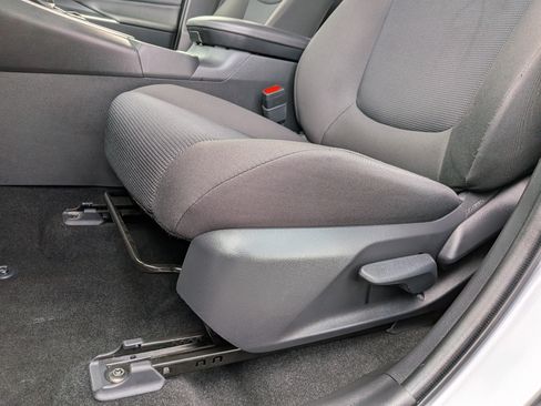 Certified 2025 Toyota RAV4 LE AWD/4WD image 15