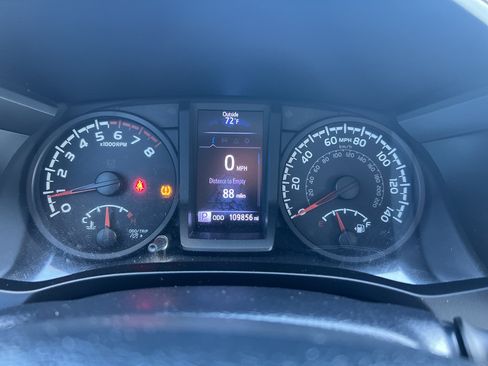 Used 2018 Toyota Tacoma SR w/ SR Convenience Package RWD image 13