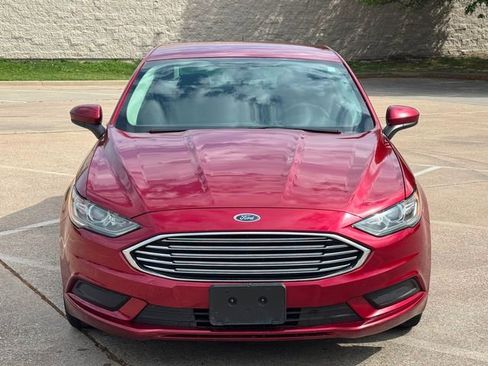 Used 2018 Ford Fusion SE w/ Fusion SE Technology Package image 3