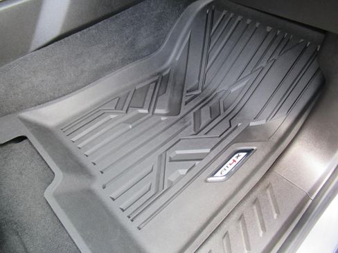 Used 2024 GMC Canyon AT4X AWD/4WD image 32