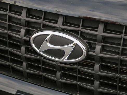 Used 2022 Hyundai Venue SE image 6