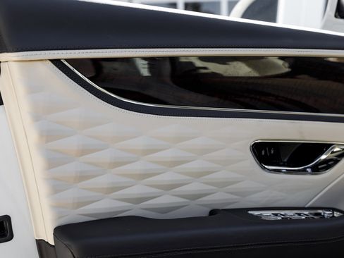 Used 2020 Bentley Flying Spur W12 image 13