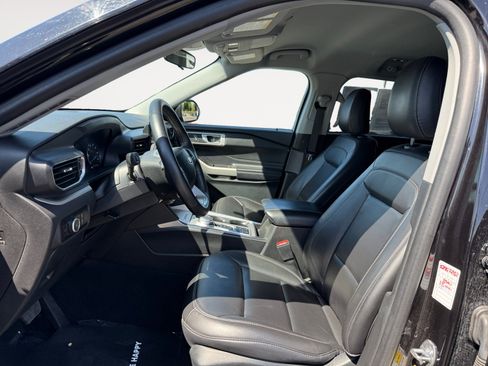 Used 2023 Ford Explorer XLT w/ Equipment Group 202A image 10