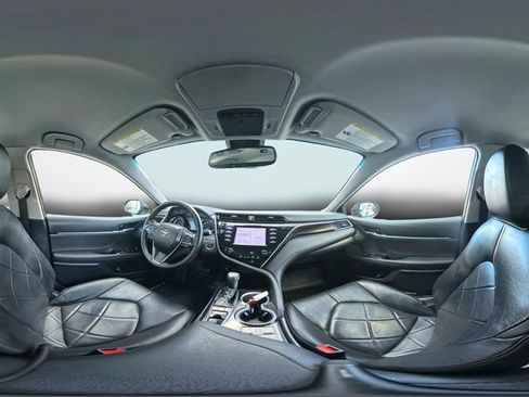 Certified 2018 Toyota Camry XLE image 31