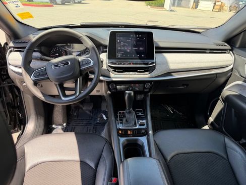 Used 2025 Jeep Compass Latitude AWD/4WD image 14
