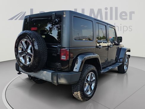 Used 2014 Jeep Wrangler Unlimited Sahara w/ Dual Top Group AWD/4WD image 5
