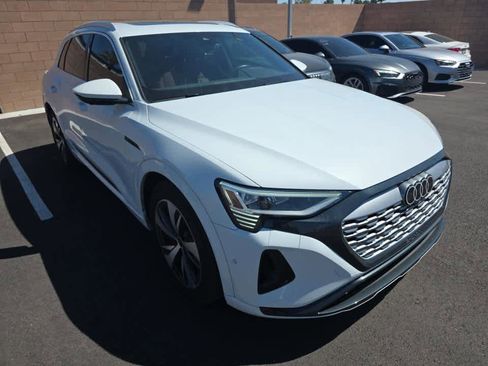 Used 2024 Audi Q8 e-tron Premium Plus w/ Premium Plus Package image 3