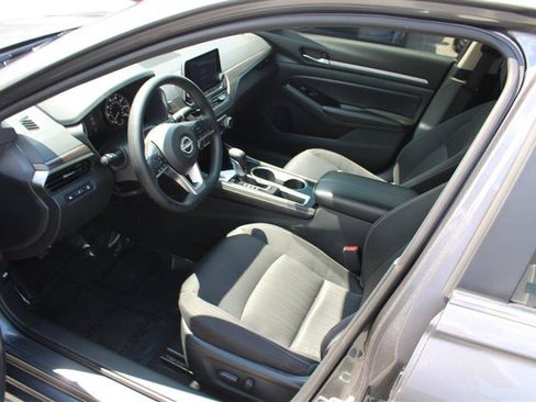 Used 2023 Nissan Altima 2.5 SV FWD image 9