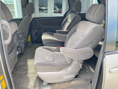 Used 2009 Toyota Sienna LE AWD/4WD image 9