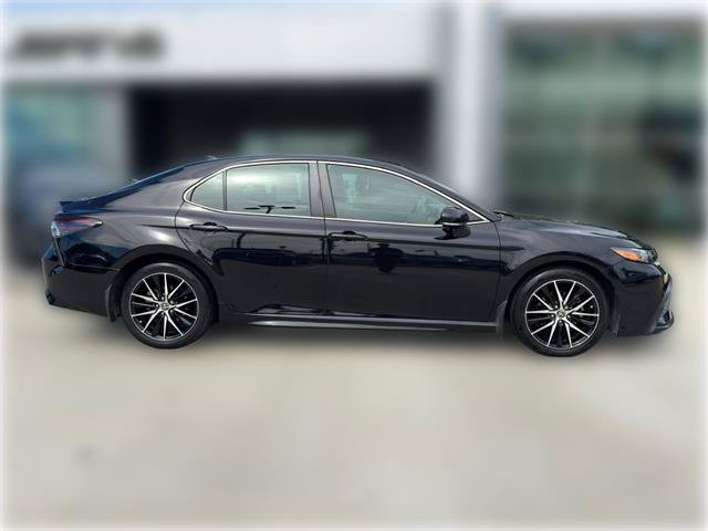 Used 2022 Toyota Camry SE FWD image 8