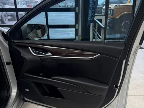Used 2015 Cadillac XTS Luxury AWD/4WD image 9