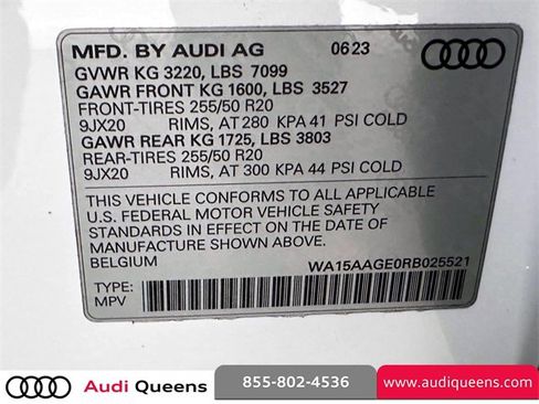 Used 2024 Audi Q8 e-tron Premium Plus image 32