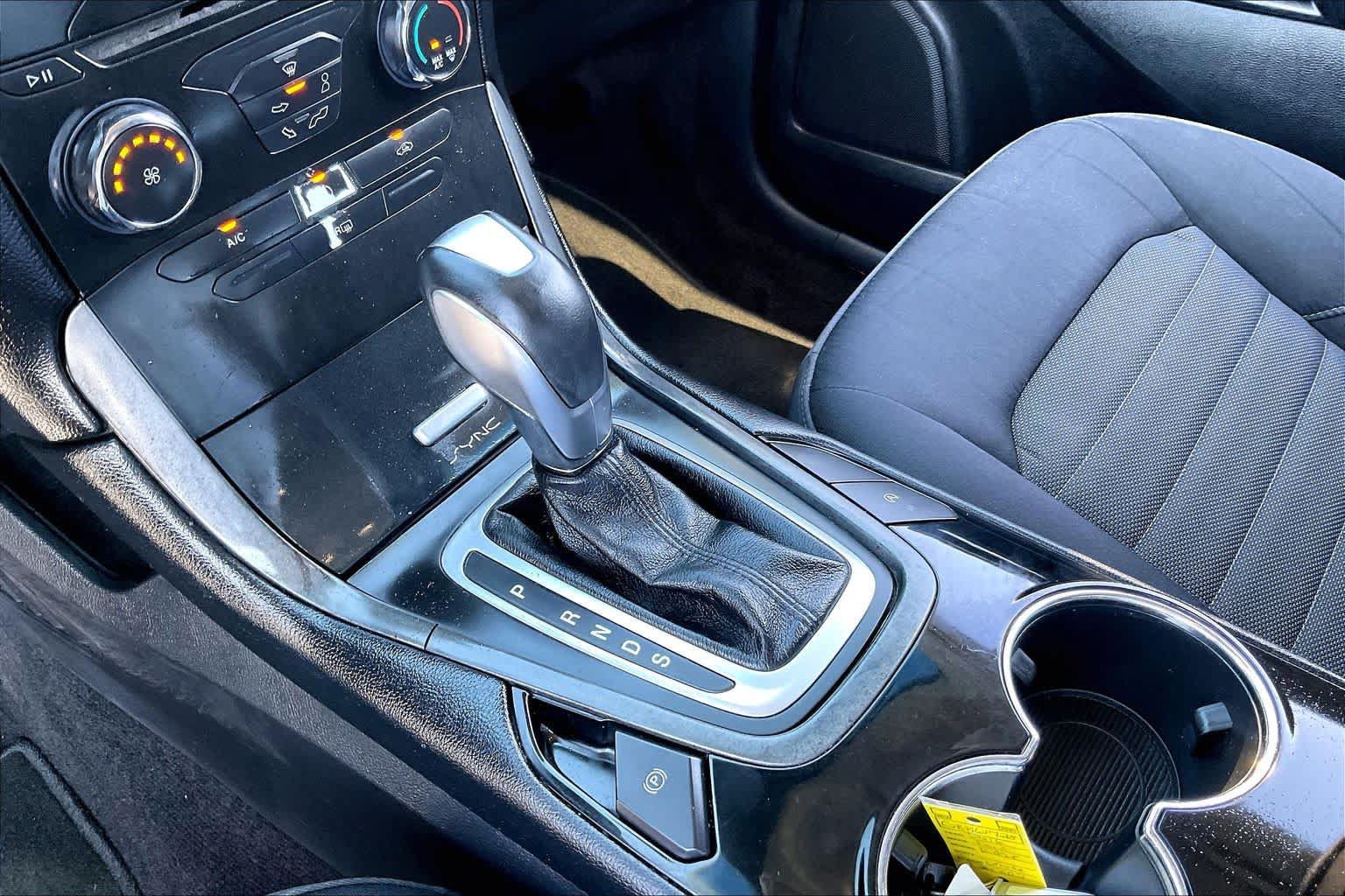Used 2016 Ford Edge SE FWD image 15