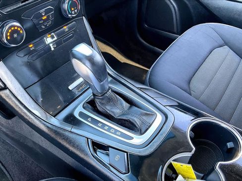 Used 2016 Ford Edge SE FWD image 15