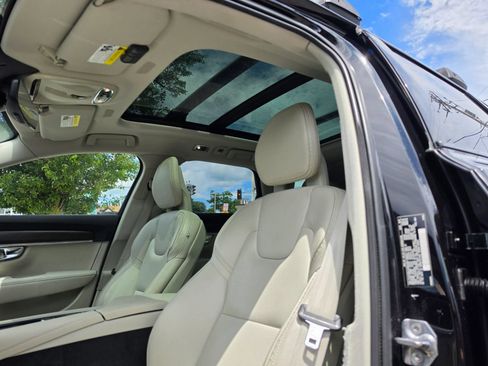 Used 2018 Volvo V90 T6 Cross Country w/ Convenience Package AWD/4WD image 19