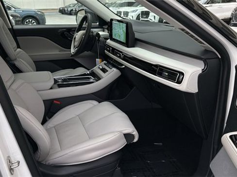 New 2026 Lincoln Aviator Reserve image 7