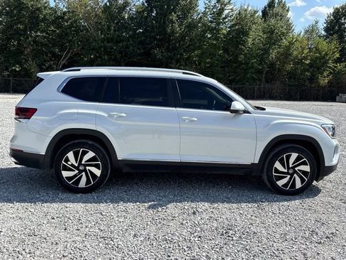 Used 2024 Volkswagen Atlas SEL AWD/4WD image 2