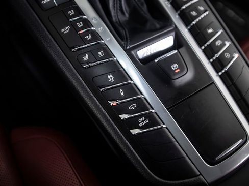 Used 2021 Porsche Macan GTS image 37