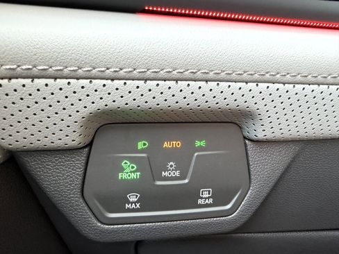 Used 2025 Volkswagen Atlas Peak Edition SE image 28