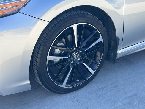 Used 2018 Toyota Camry XSE image 9