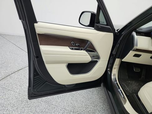 Used 2025 Land Rover Range Rover SE AWD/4WD image 15