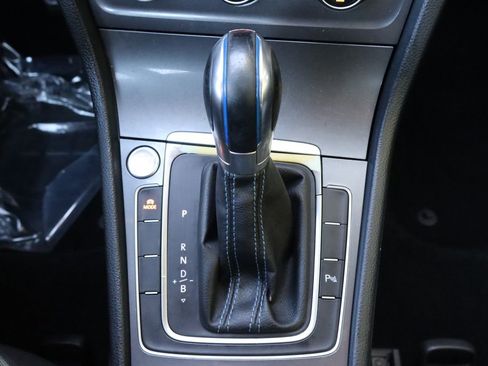 Used 2015 Volkswagen e-Golf Limited Edition FWD image 34