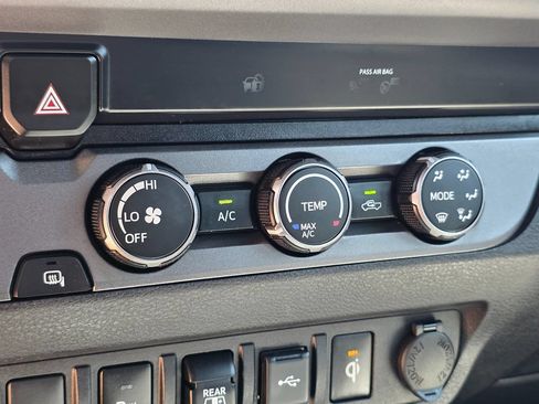 Used 2020 Toyota Tacoma TRD Off-Road w/ Technology Package RWD image 40