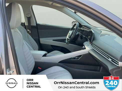Used 2024 Hyundai Elantra Limited image 11