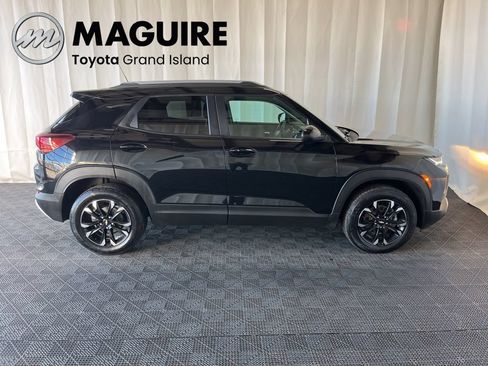 Used 2023 Chevrolet TrailBlazer LT w/ Convenience Package AWD/4WD image 2