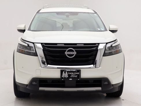 Used 2024 Nissan Pathfinder SL image 4