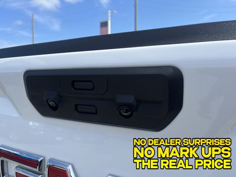 Used 2026 GMC Sierra 1500 SLT AWD/4WD image 4