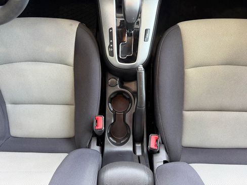 Used 2014 Chevrolet Cruze LS FWD image 16