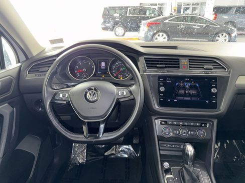 Used 2019 Volkswagen Tiguan SE w/ Panoramic Sunroof Package AWD/4WD image 16