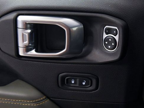 Used 2024 Jeep Wrangler High Altitude AWD/4WD image 18
