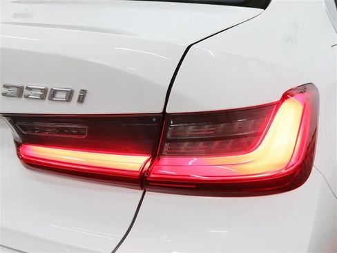 Used 2019 BMW 330i xDrive Sedan w/ Convenience Package AWD/4WD image 10