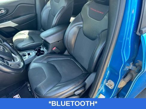 Used 2018 Jeep Cherokee Trailhawk w/ Cold Weather Group AWD/4WD image 11