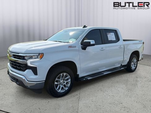 Used 2025 Chevrolet Silverado 1500 LT AWD/4WD image 2