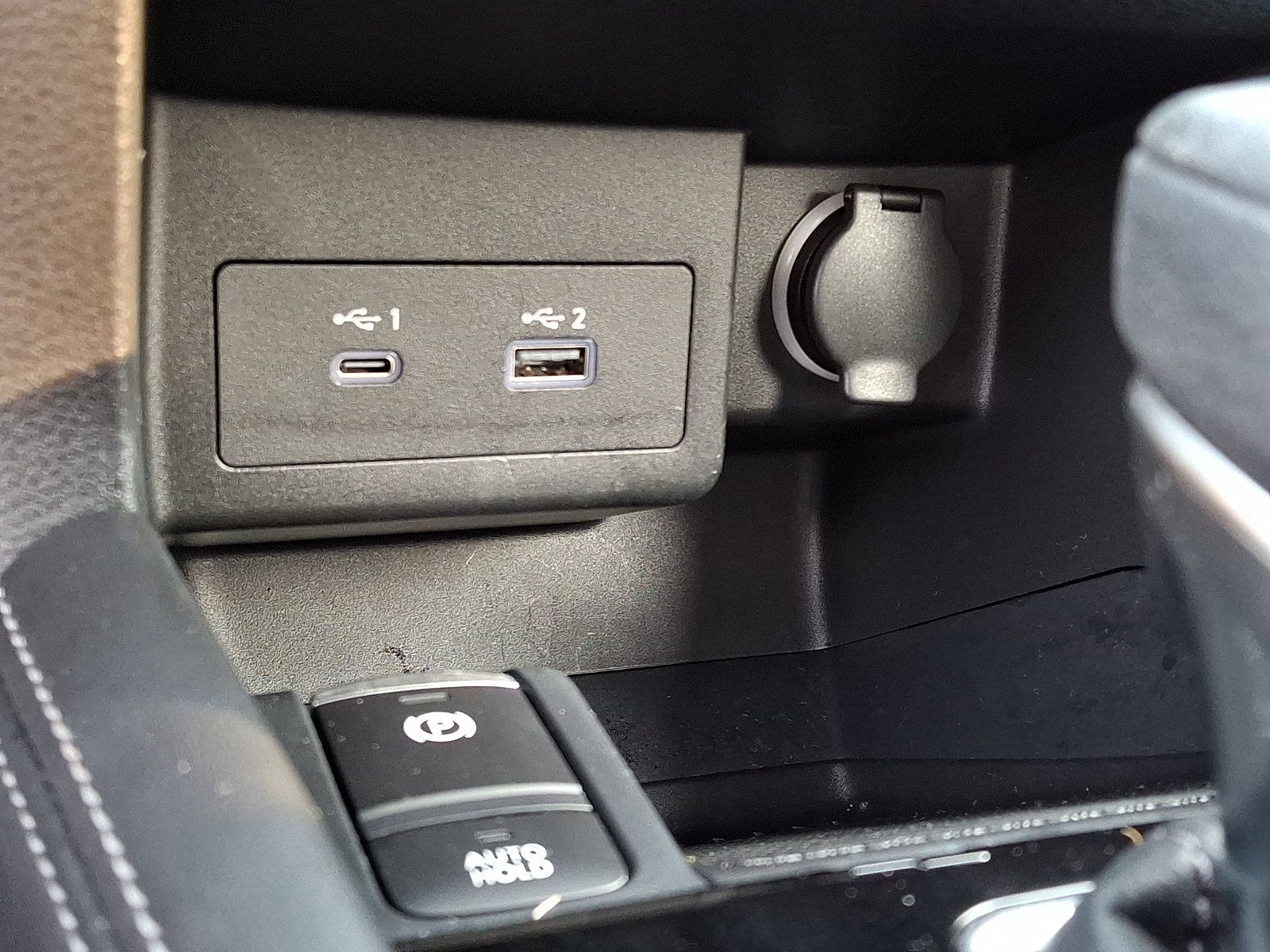 Used 2023 Nissan Kicks SR w/ SR Premium Package FWD image 18