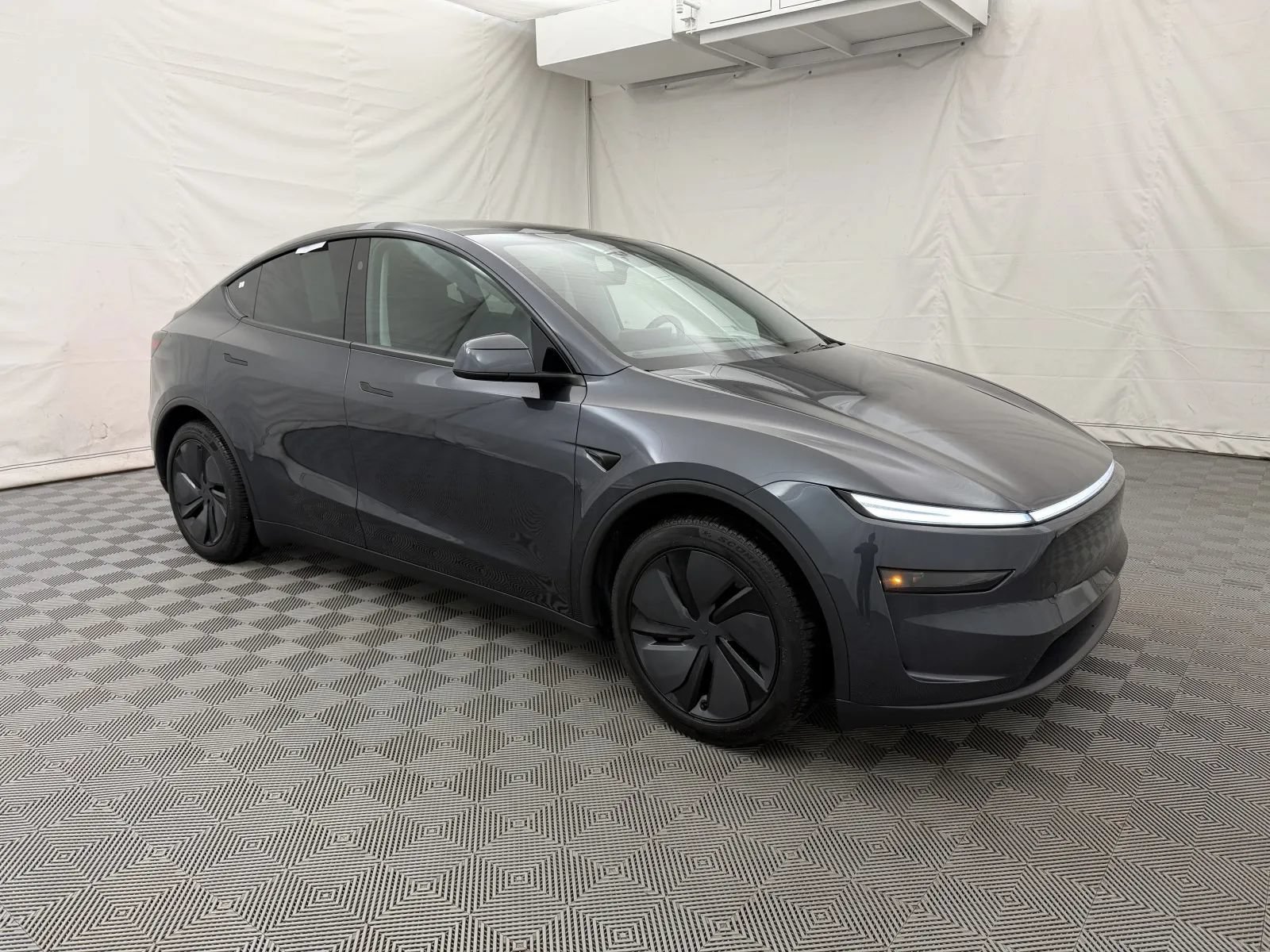 Used 2026 Tesla Model Y Long Range AWD/4WD image 4