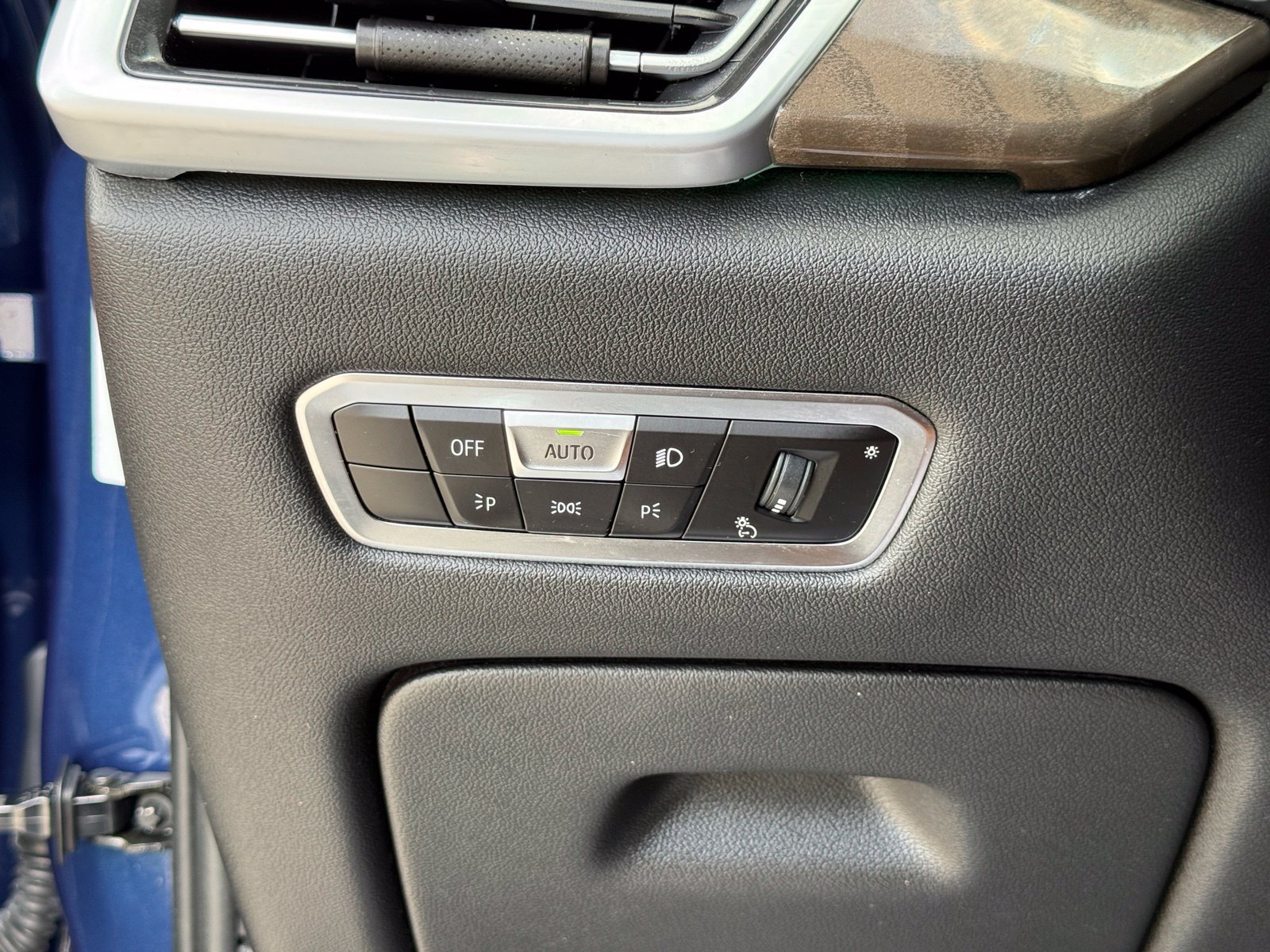 Used 2022 BMW X5 sDrive40i w/ M Sport Package RWD image 30