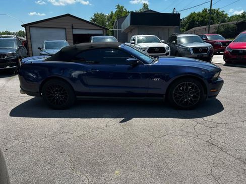 Used 2010 Ford Mustang GT RWD image 4