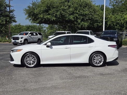 Used 2018 Toyota Camry XLE FWD image 4