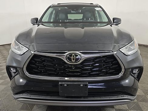 Used 2024 Toyota Highlander Platinum AWD/4WD image 2